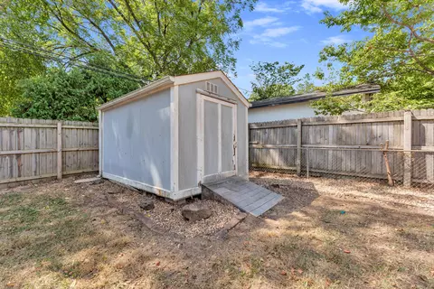 Exterior - 844 W Maplewood St, Springfield, MO 65807 photo 10 of 11