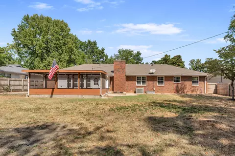 Exterior - 844 W Maplewood St, Springfield, MO 65807 photo 6 of 11