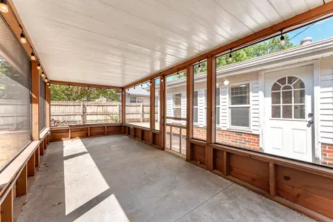 Exterior - 844 W Maplewood St, Springfield, MO 65807 photo 7 of 11