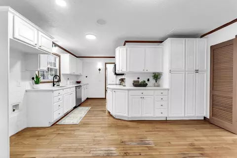 Kitchen - 844 W Maplewood St, Springfield, MO 65807 photo 1 of 3