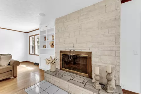Living - 844 W Maplewood St, Springfield, MO 65807 photo 5 of 7