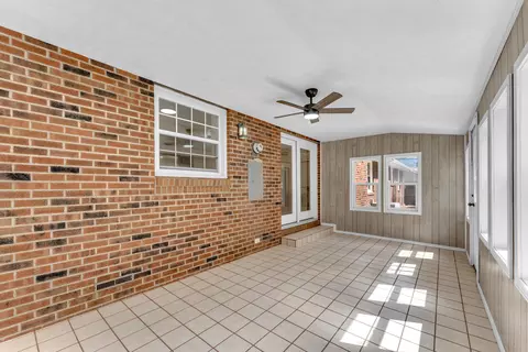 Exterior - 844 W Maplewood St, Springfield, MO 65807 photo 5 of 11