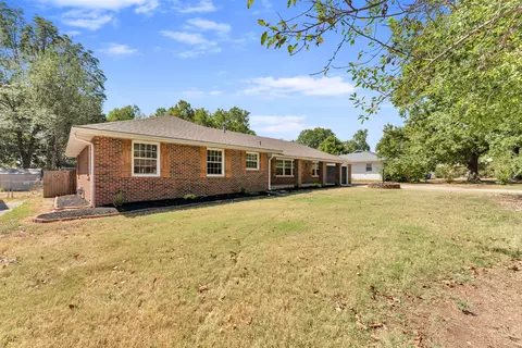 Exterior - 844 W Maplewood St, Springfield, MO 65807 photo 2 of 11