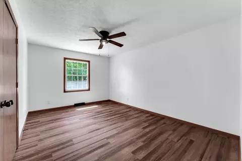 Bedroom - 844 W Maplewood St, Springfield, MO 65807 photo 3 of 5