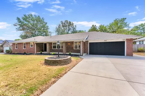 Exterior - 844 W Maplewood St, Springfield, MO 65807 photo 3 of 11