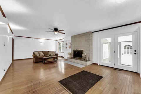Living - 844 W Maplewood St, Springfield, MO 65807 photo 4 of 7
