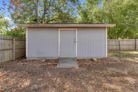 Exterior - 844 W Maplewood St, Springfield, MO 65807 photo 9 of 11