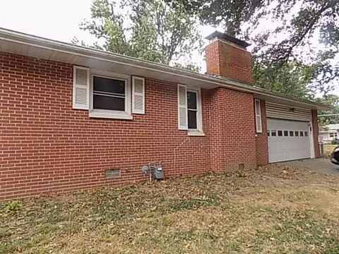 Exterior - 606 E Wayland St, Springfield, MO 65807 photo 2 of 3