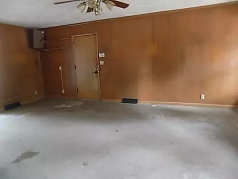 Living - 606 E Wayland St, Springfield, MO 65807 photo 3 of 4