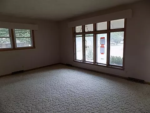 Living - 606 E Wayland St, Springfield, MO 65807 photo 1 of 4