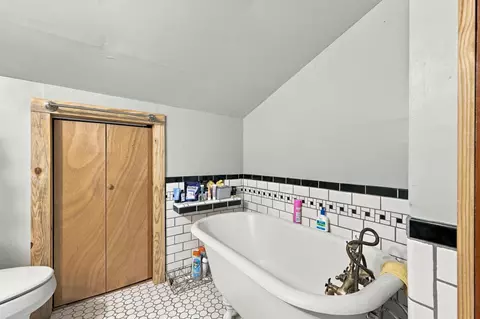Bath - 14265 Highway K, Seneca, MO 64865 photo 5 of 7