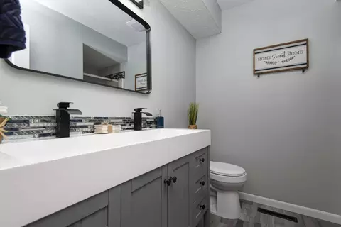 Bath - 2233 S Newton Ave, Springfield, MO 65807 photo 1 of 5