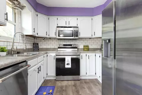 Kitchen - 2233 S Newton Ave, Springfield, MO 65807 photo 3 of 4