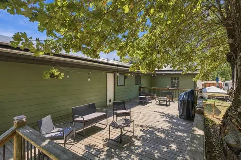 Exterior - 1119 Terrace Dr, Aurora, MO 65605 photo 5 of 13