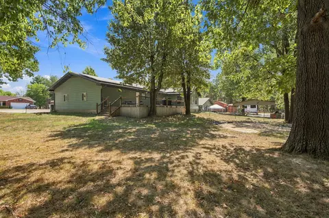 Exterior - 1119 Terrace Dr, Aurora, MO 65605 photo 7 of 13
