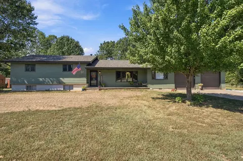 Exterior - 1119 Terrace Dr, Aurora, MO 65605 photo 2 of 13
