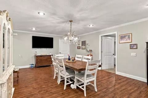 Dining - 1119 Terrace Dr, Aurora, MO 65605 photo 2 of 4