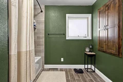 Bath - 1119 Terrace Dr, Aurora, MO 65605 photo 4 of 6