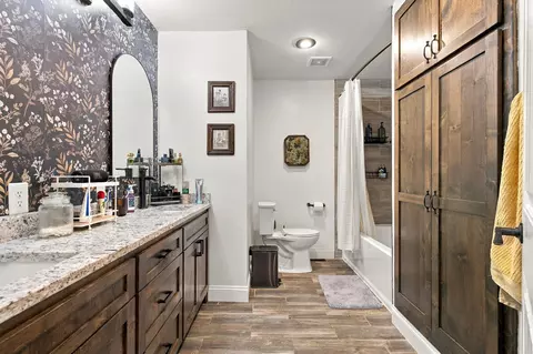 Bath - 1119 Terrace Dr, Aurora, MO 65605 photo 1 of 6