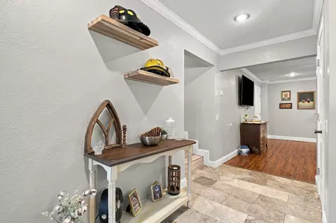 Entry Way - 1119 Terrace Dr, Aurora, MO 65605 photo 2 of 5