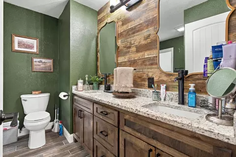 Bath - 1119 Terrace Dr, Aurora, MO 65605 photo 3 of 6
