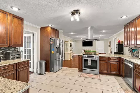 Kitchen - 1119 Terrace Dr, Aurora, MO 65605 photo 3 of 5