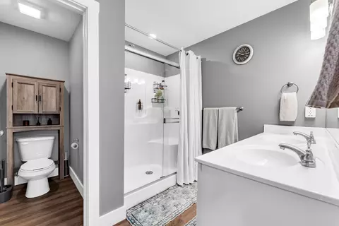 Bath - 175 Sunrise Villa Dr, Branson, MO 65616 photo 1 of 3