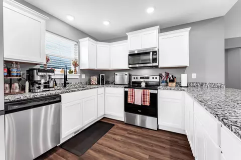 Kitchen - 175 Sunrise Villa Dr, Branson, MO 65616 photo 2 of 3
