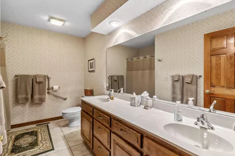 Bath - 4715 S Connor Ave, Springfield, MO 65804 photo 3 of 3