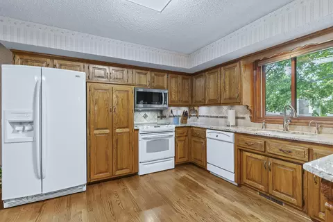 Kitchen - 4715 S Connor Ave, Springfield, MO 65804 photo 3 of 4