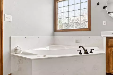 Bath - 661 N Greer Ave, Nixa, MO 65714 photo 3 of 4