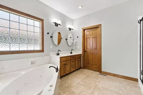 Bath - 661 N Greer Ave, Nixa, MO 65714 photo 1 of 4