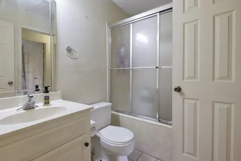 Bath - 3440 S Delaware Ave #106, Springfield, MO 65804 photo 2 of 5