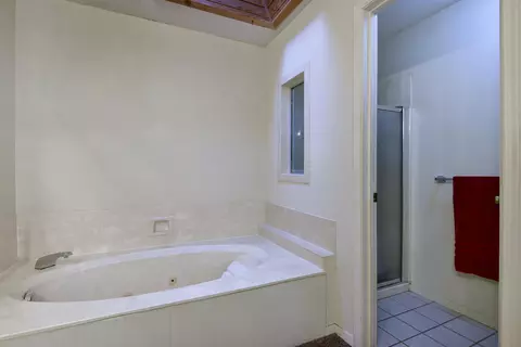 Bath - 3440 S Delaware Ave #106, Springfield, MO 65804 photo 5 of 5