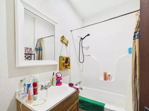 Bath - 824 W Main St, Cabool, MO 65689 photo 1 of 1