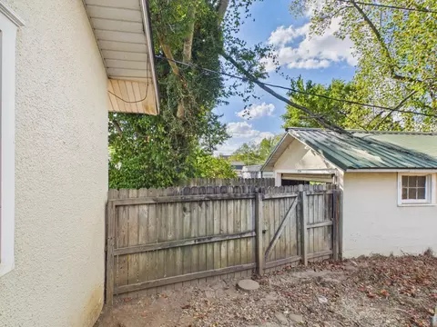 Exterior - 824 W Main St, Cabool, MO 65689 photo 9 of 10