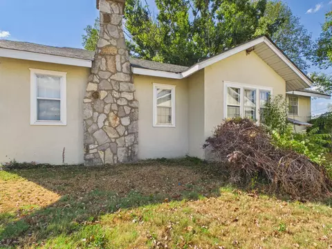 Exterior - 824 W Main St, Cabool, MO 65689 photo 3 of 10