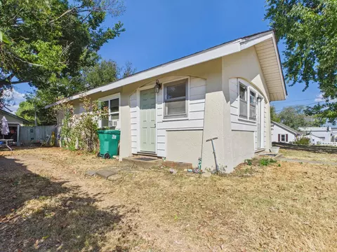 Exterior - 824 W Main St, Cabool, MO 65689 photo 2 of 10