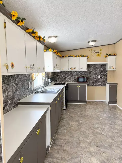 Kitchen - 143 Ella St, Verona, MO 65769 photo 1 of 5