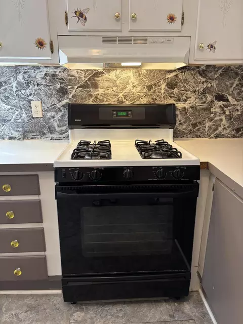 Kitchen - 143 Ella St, Verona, MO 65769 photo 2 of 5