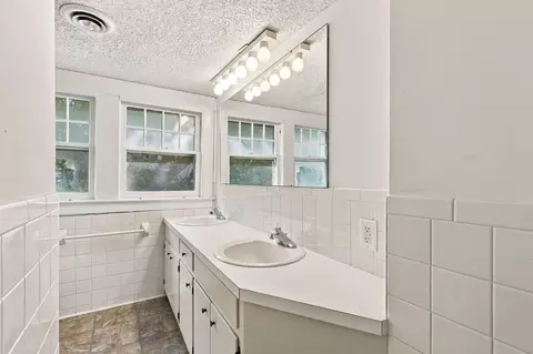 Bath - 1201 E Walnut St, Springfield, MO 65802 photo 6 of 6