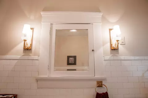 Bath - 1201 E Walnut St, Springfield, MO 65802 photo 4 of 6