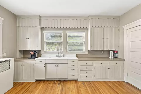 Kitchen - 1201 E Walnut St, Springfield, MO 65802 photo 2 of 4