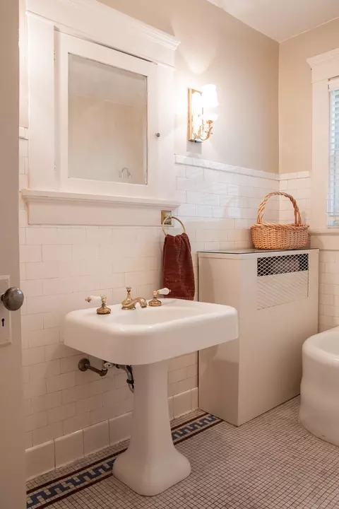 Bath - 1201 E Walnut St, Springfield, MO 65802 photo 5 of 6