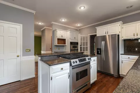 Kitchen - 3850 E Country Place Pl, Springfield, MO 65809 photo 3 of 5