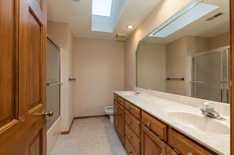 Bath - 3850 E Country Place Pl, Springfield, MO 65809 photo 5 of 6