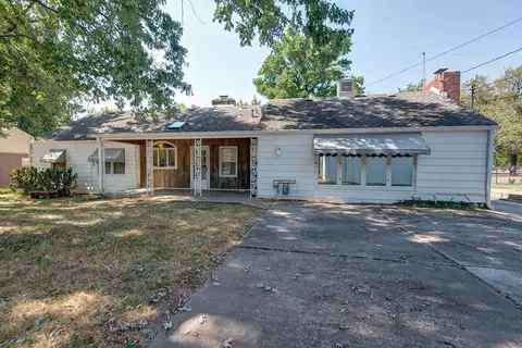 Exterior - 1530 S Delaware Ave, Springfield, MO 65804 photo 3 of 9