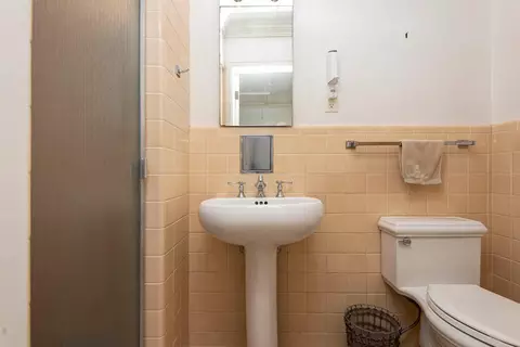 Bath - 1530 S Delaware Ave, Springfield, MO 65804 photo 3 of 3