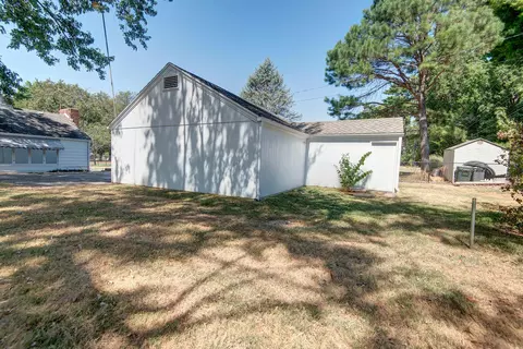 Exterior - 1530 S Delaware Ave, Springfield, MO 65804 photo 6 of 9