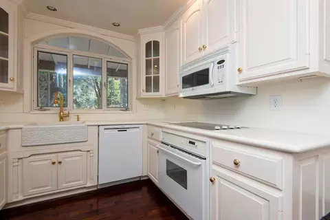 Kitchen - 1530 S Delaware Ave, Springfield, MO 65804 photo 2 of 4